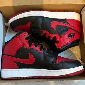 Jordan 1 mid